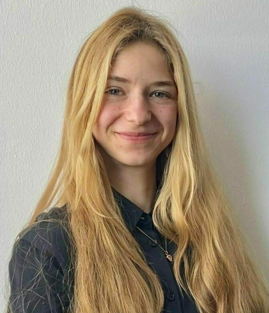 Julia Lotz
